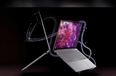 1. Notebook com tela curva, caneta stylus e efeitos de tecnologia futurista, destaque em inovação.