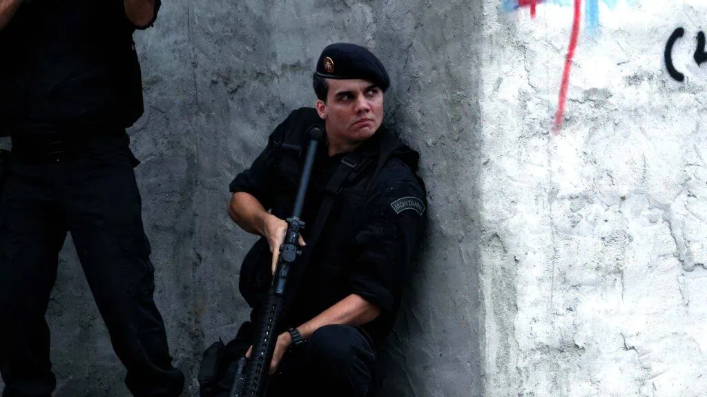 Veja os lançamentos da netflix em setembro de 2025 Cena de tropa de elite / fonte: netflix