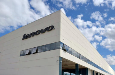Lenovo mostra fábrica de notebooks e desktops no brasil