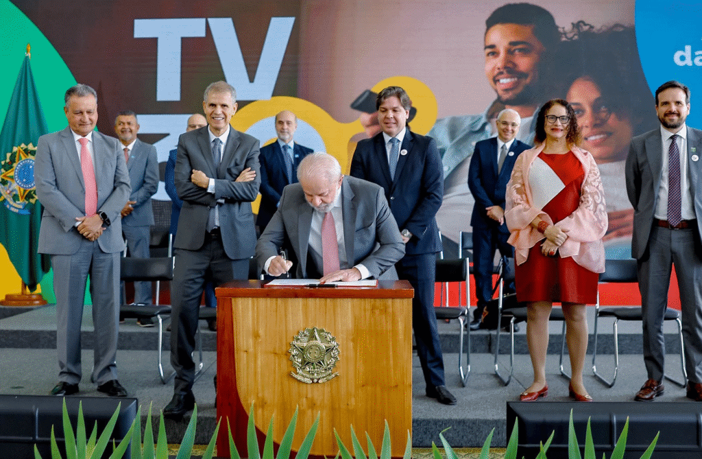 TV 3 nedir? Brezilya'ya gelen devrimi anlayın. Lula, 12/595 sayılı kararnameyi imzaladı. Fotoğraf: reprodüksiyon / internet.