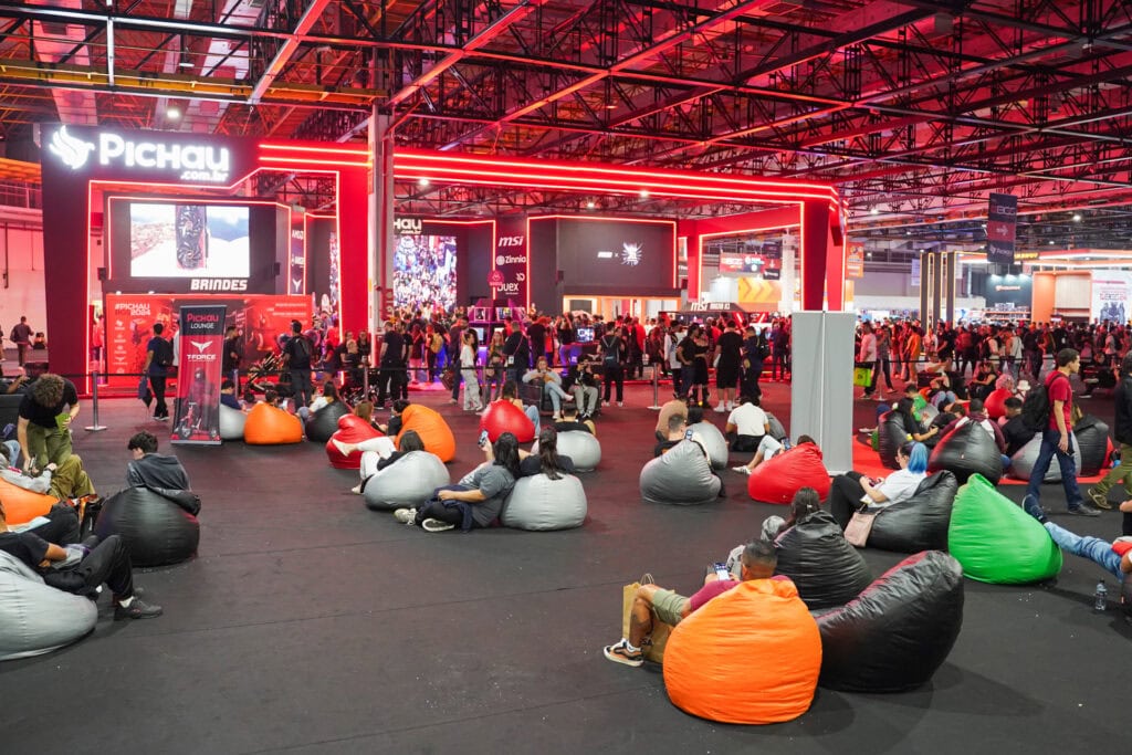 All about BGS 2025: how to get there, attractions, and tips for enjoying the event. BGS 2024 rest area with people sitting on beanbags