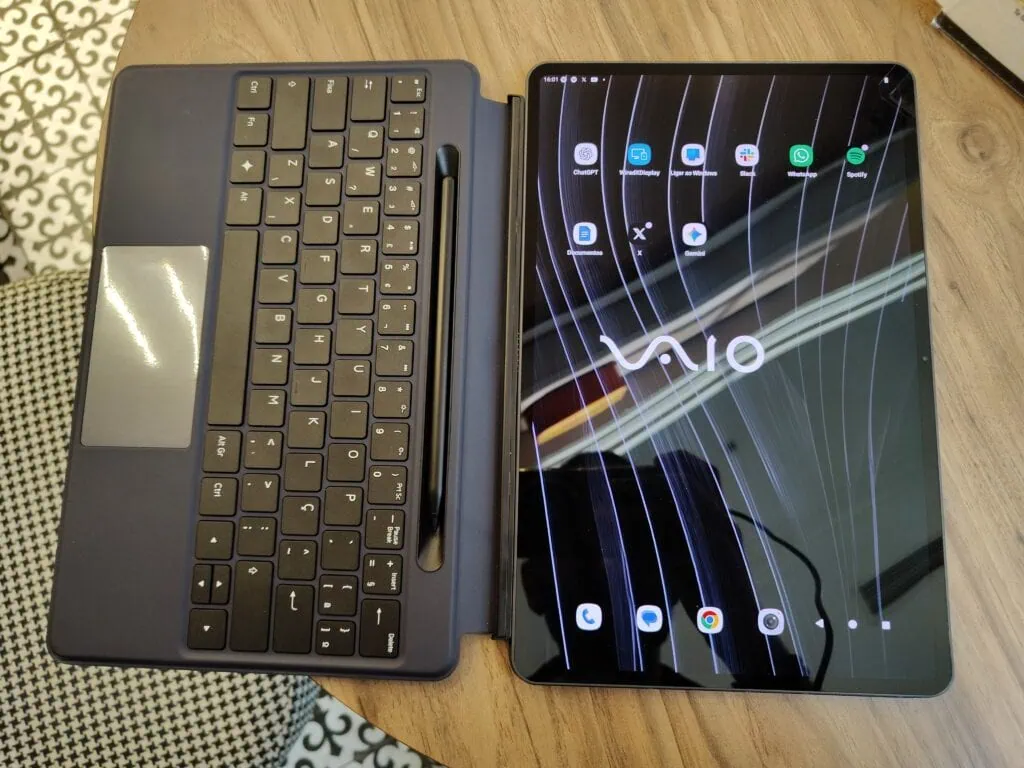 Review: tablet vaio tl12 mira na experiência pura do android Capa-teclado e caneta do tablet tl12 da vaio