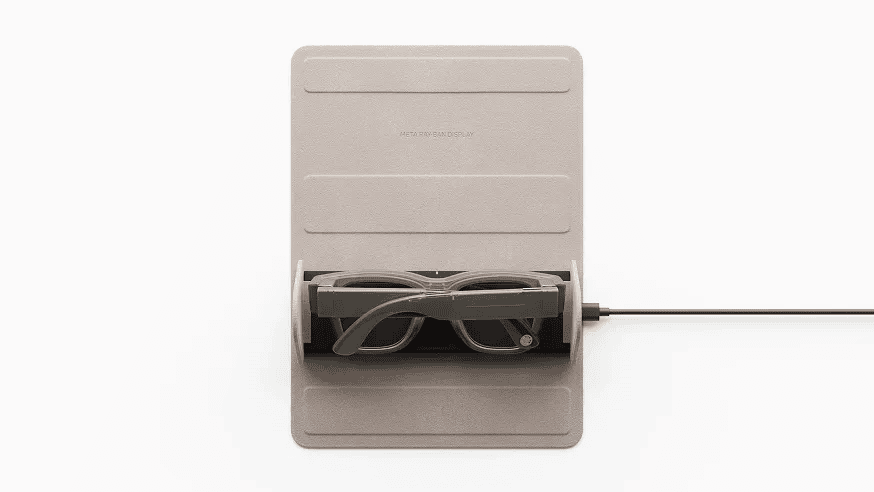 A case do meta ray-ban display pode ser dobrada e guardada no bolso