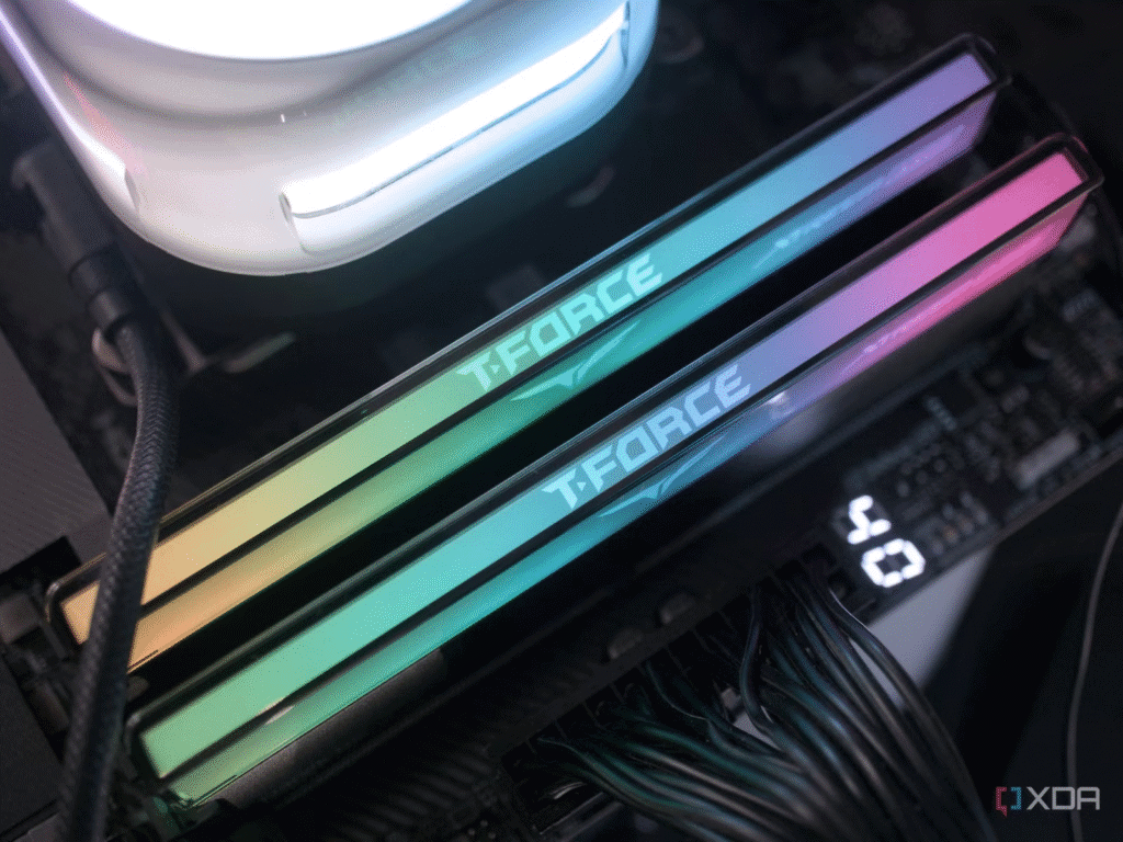 Memória ram corsair t-force com iluminação rgb para pcs de alta performance.