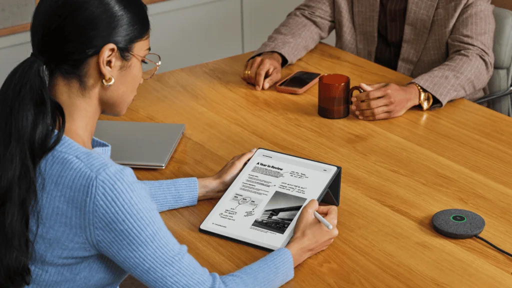 Amazon lança 3 novos kindles com tela colorida e caneta Kindle scribe