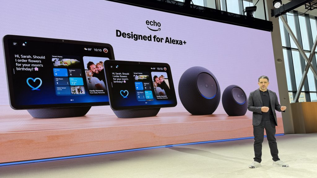 Panos panay apresentando novos dispositivos echo
