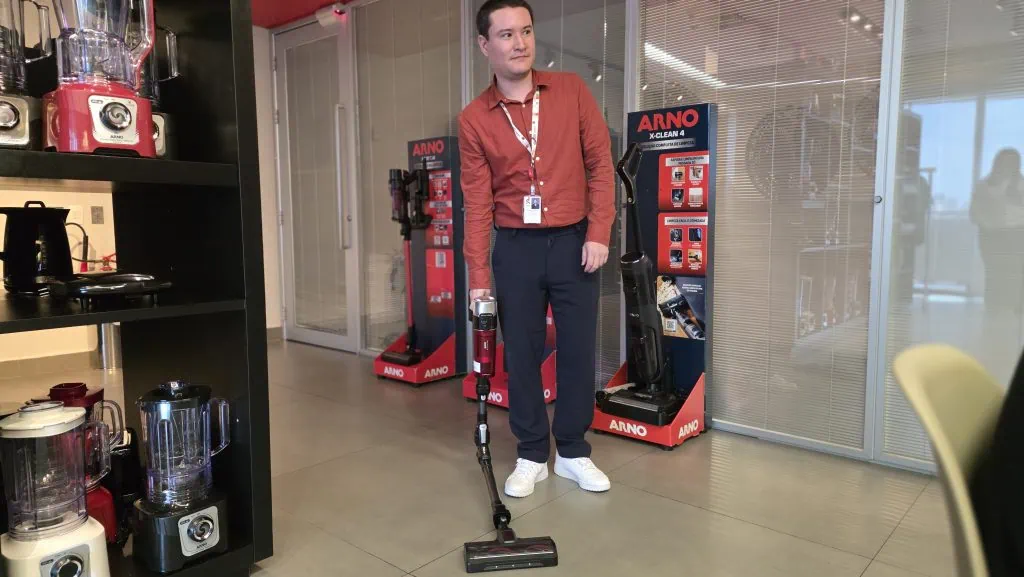 Arno mostra produtos tecnológicos para a cozinha, casa e roupas Aspirador de pó sem fio arno x-force flex 9. 60