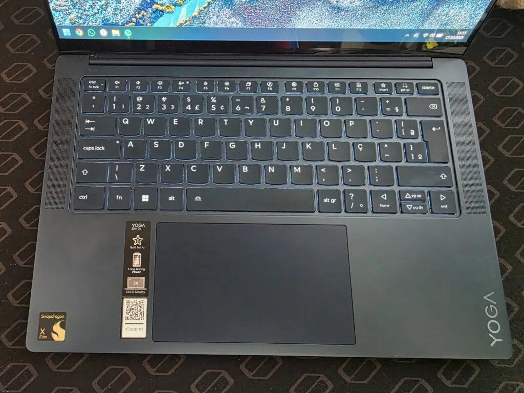 Comparativo: notebook lenovo yoga slim 7x (com snapdragon) vs yoga slim 7i (com intel) Teclado do yoga slim 7x