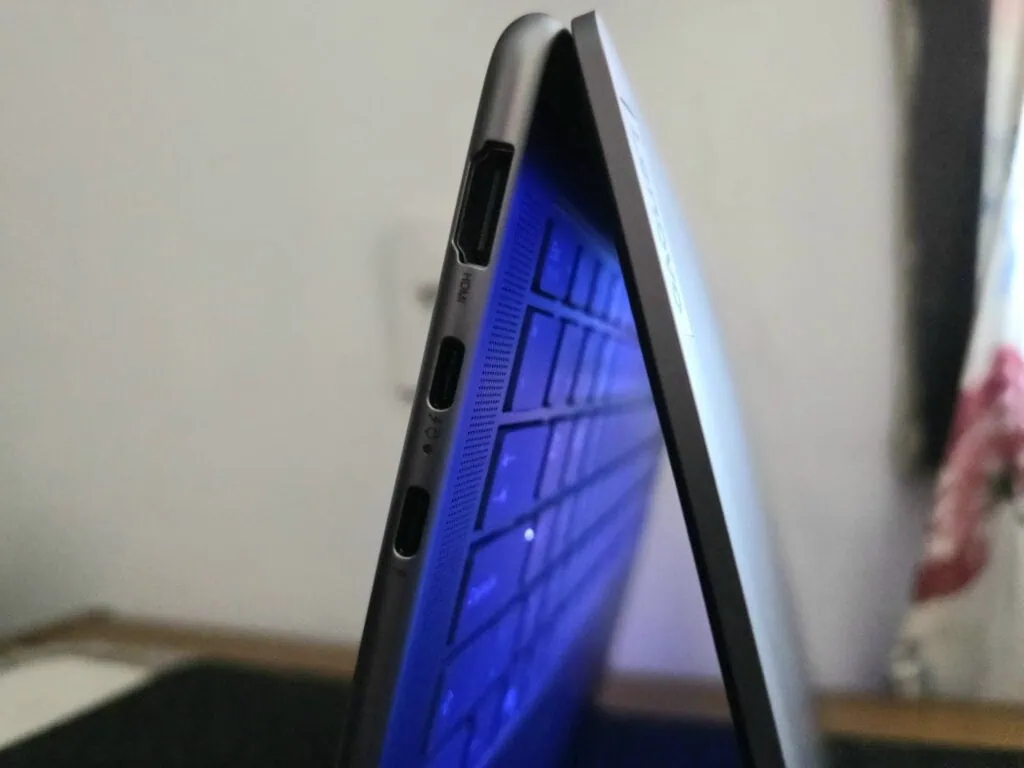 Comparativo: notebook lenovo yoga slim 7x (com snapdragon) vs yoga slim 7i (com intel) Comparativo: notebook lenovo yoga slim 7x (com snapdragon) vs yoga slim 7i (com intel). Colocamos à prova esse notebook ultraportátil da lenovo, pra dizer com qual processador (arm ou x86) ele se sai melhor. Confira