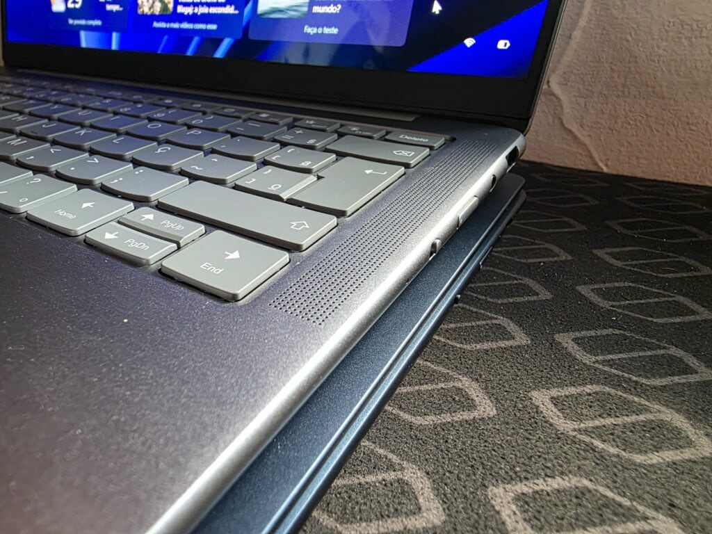 Saída de som do lenovo yoga slim 7i