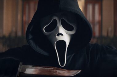 Ghostface no filme pânico como capa da matéria ranking: personagens mais icônicos dos filmes de terror de todos os tempos
