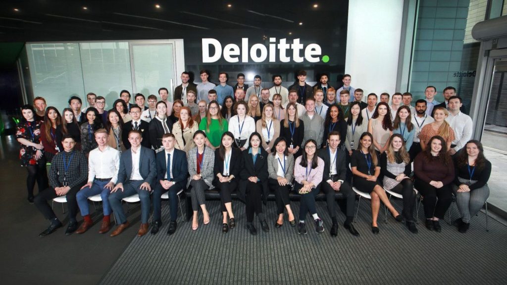 Deloitte, Accenture, Google y otras empresas tienen vacantes de empleo en tecnología en octubre. Imagen de la empresa Deloitte