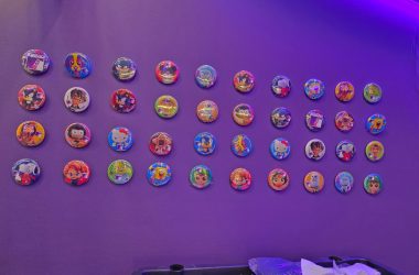 Guia de brindes da bgs 2025. Adesivos, pôsters, chaveiros, bolsas e mais: veja como ganhar lembranças de seus jogos favoritos e quais estandes visitar