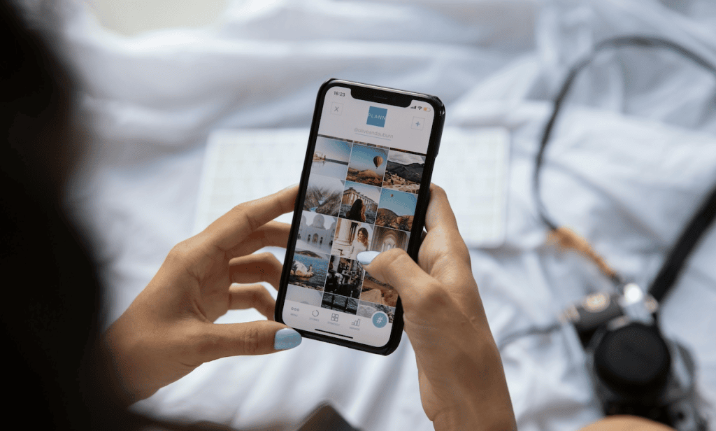 Fotos de smartphone com aplicativo de edição de fotos e fotos de viagens, para conteúdo de tecnologia e fotografia.