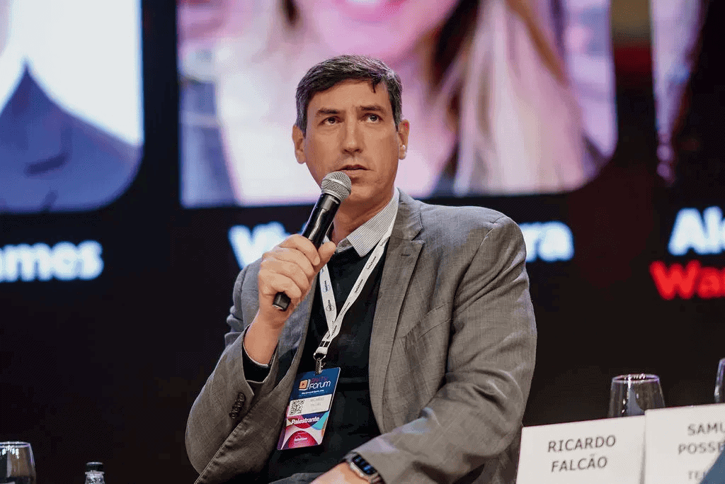 Ricardo falcão, diretor-executivo da clarotv+