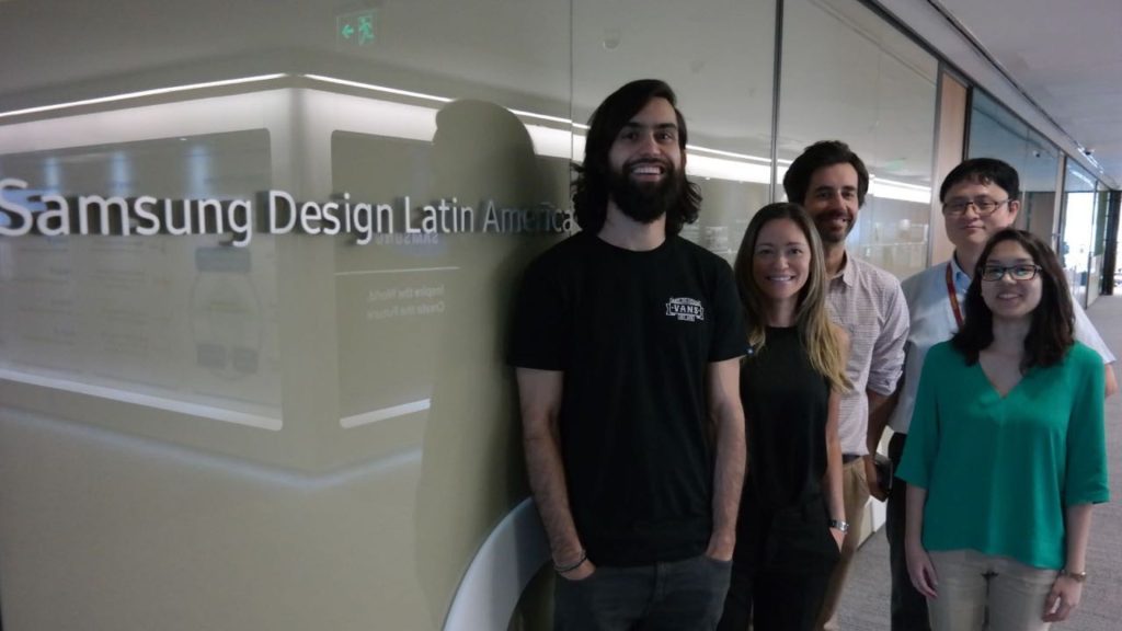 Deloitte, Accenture, Google y otras empresas tienen vacantes de empleo en tecnología en octubre. Imagen de la empresa Samsung