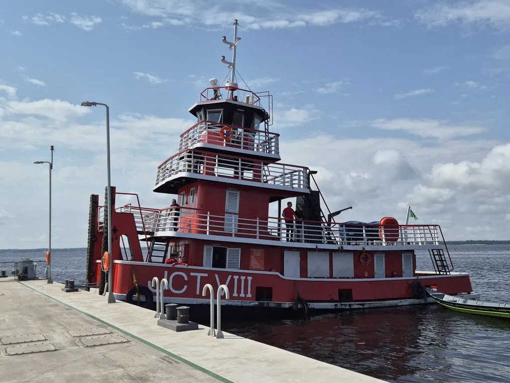 Review: galaxy s25 fe supera expectativas com ótima câmeras e bateria Foto de um barco tirada pelo galaxy s25 fe