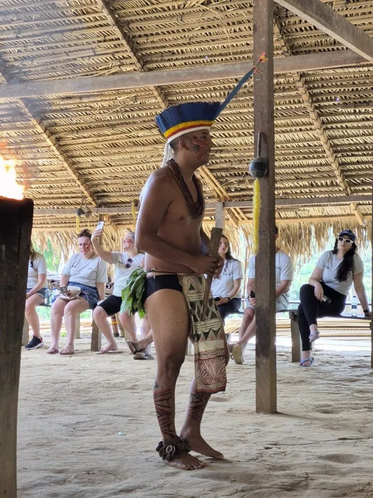 Review: galaxy s25 fe supera expectativas com ótima câmeras e bateria Foto de um índio tirada pelo galaxy s25 fe