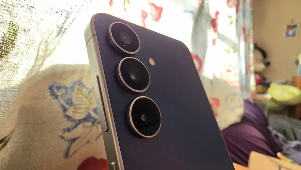 Review: galaxy s25 fe supera expectativas com ótima câmeras e bateria Câmeras traseiras do galaxy s25 fe