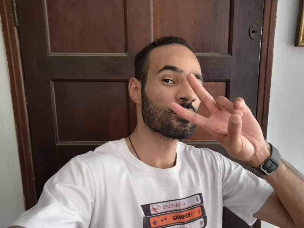 Review: galaxy s25 fe supera expectativas com ótima câmeras e bateria Selfie tirada pelo galaxy s25 fe