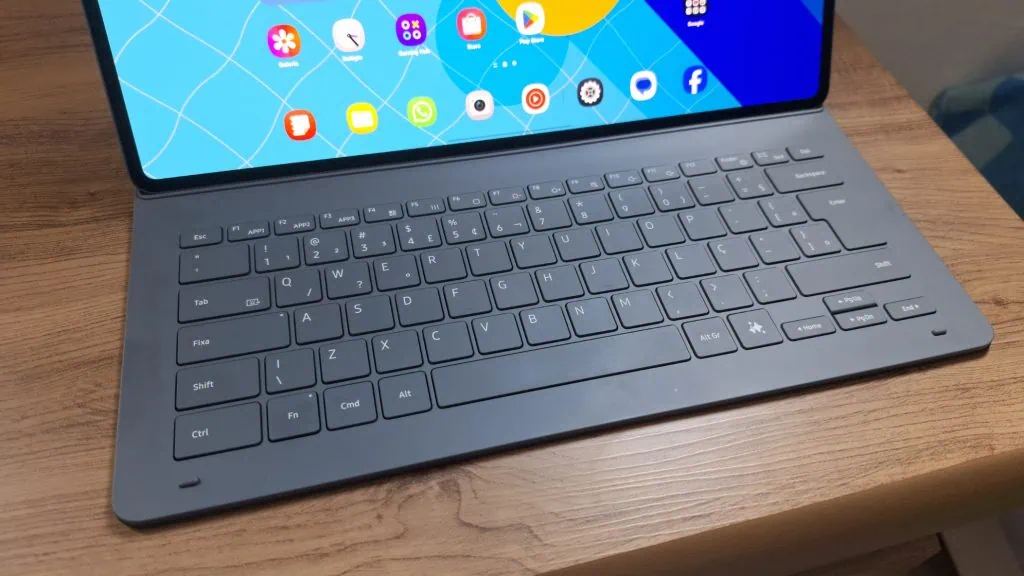 Review: galaxy tab s11 ultra pode substituir um notebook? Capa-teclado do galaxy tab s11 ultra