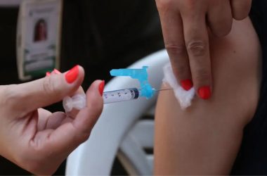 Anvisa aprova 1ª vacina de dose única contra a dengue, desenvolvida pelo butantan