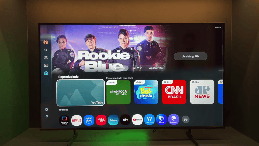 Tv tudo em 1 da samsung: conheça a smart tv que tem videogame, karaokê e mais! Tv tudo em 1 da samsung: conheça a smart tv que tem videogame, karaokê e mais!. Modelo se destaca por ser uma tv tudo em 1: além de entrega de imagens 4k, tem gaming hub integrado, karaokê e sete anos de atualizações de sistema operacional