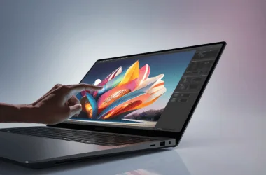 Tela de notebook samsung com design moderno e tecnologia avançada em destaque.