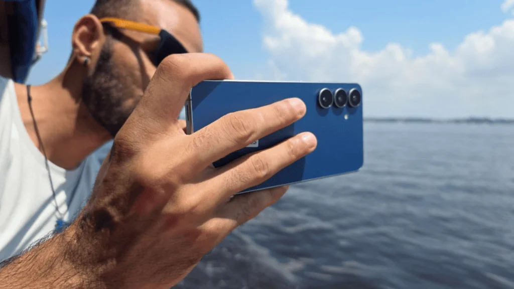 Review: galaxy s25 fe supera expectativas com ótima câmeras e bateria Câmeras traseiras do galaxy s25 fe