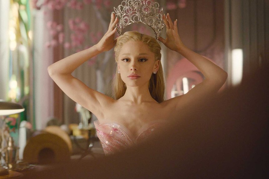 Ariana Grande como Glinda em Wicked: For Good