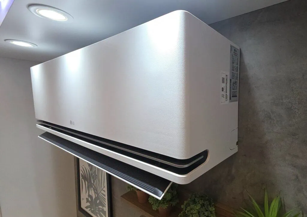 Ar-condicionado lg dual inverter ai air faz ajustes automáticos de temperatura pra você Ar-condicionado lg dual inverter ai air faz ajustes automáticos de temperatura pra você. Modelo de 12. 000 btu tem opção quente/frio, motor mais econômico e pode ser comandado por app, alexa e google assistente. Saiba mais: