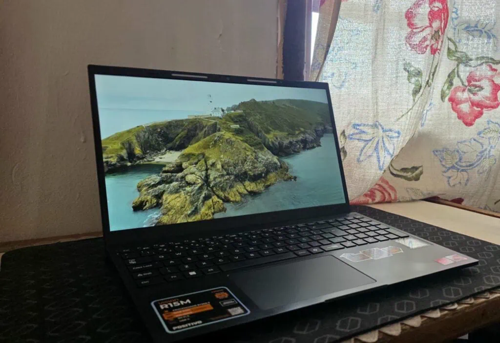 Review: De Positivo Vision R15M notebook biedt goede hardware voor een redelijke prijs. Review: De Positivo Vision R15M notebook biedt goede hardware voor een eerlijke prijs. Met een klein interactief scherm en de mogelijkheid tot toekomstige upgrades levert deze Positivo notebook goede prestaties voor een instapmodel. Lees wat wij ervan vinden.