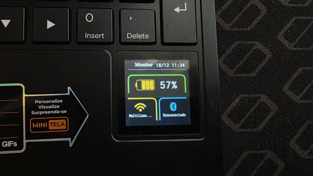 Review: De Positivo Vision R15M notebook biedt goede hardware voor een redelijke prijs. Mini interactief scherm voor de Positivo Vision R15M notebook.