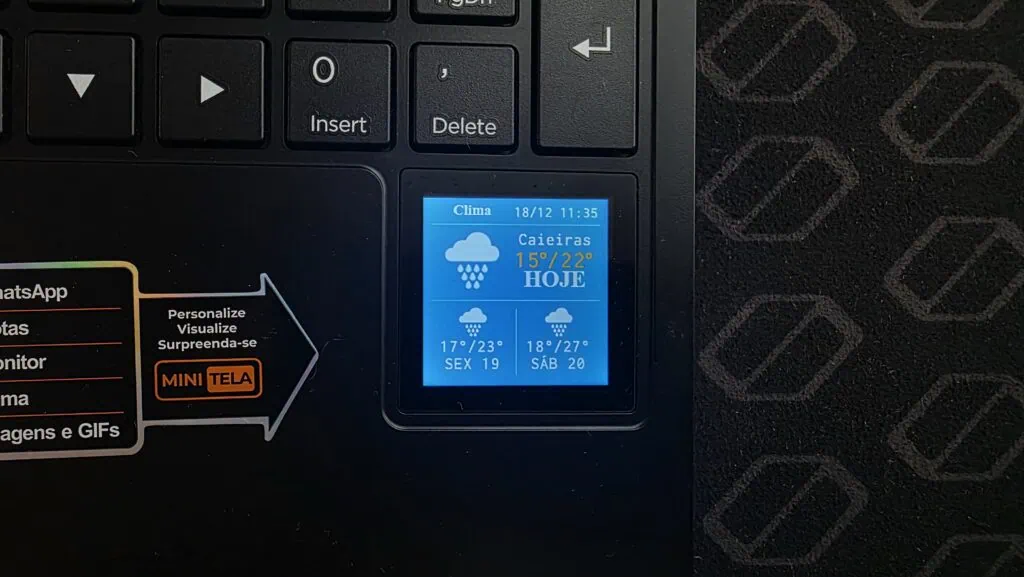 Review: De Positivo Vision R15M notebook biedt goede hardware voor een redelijke prijs. Mini interactief scherm voor de Positivo Vision R15M notebook.