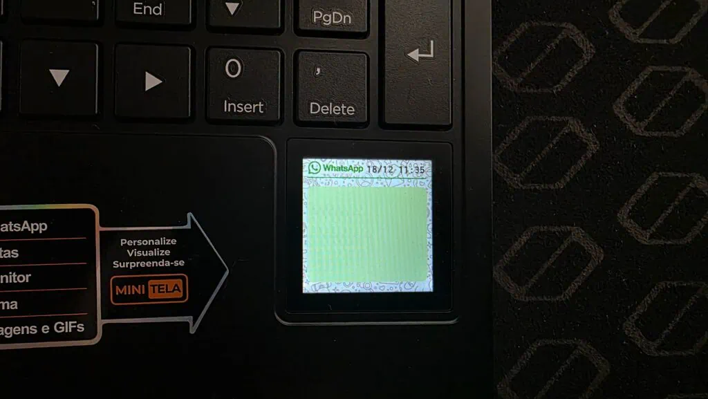 Review: De Positivo Vision R15M notebook biedt goede hardware voor een redelijke prijs. Mini interactief scherm voor de Positivo Vision R15M notebook.