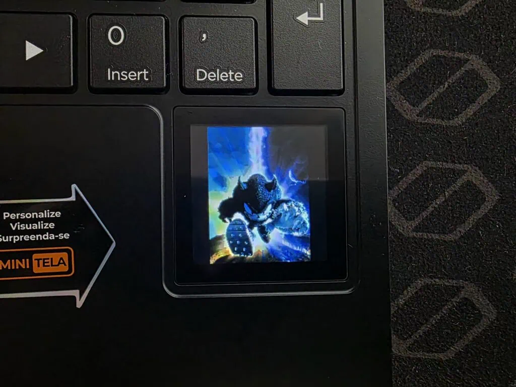 Review: De Positivo Vision R15M notebook biedt goede hardware voor een redelijke prijs. Mini interactief scherm voor de Positivo Vision R15M notebook.