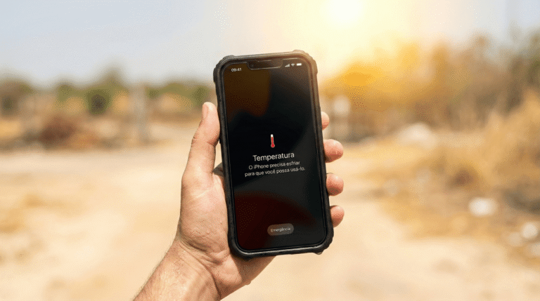 De iPhone geeft een temperatuurwaarschuwing bij extreme kou buiten.