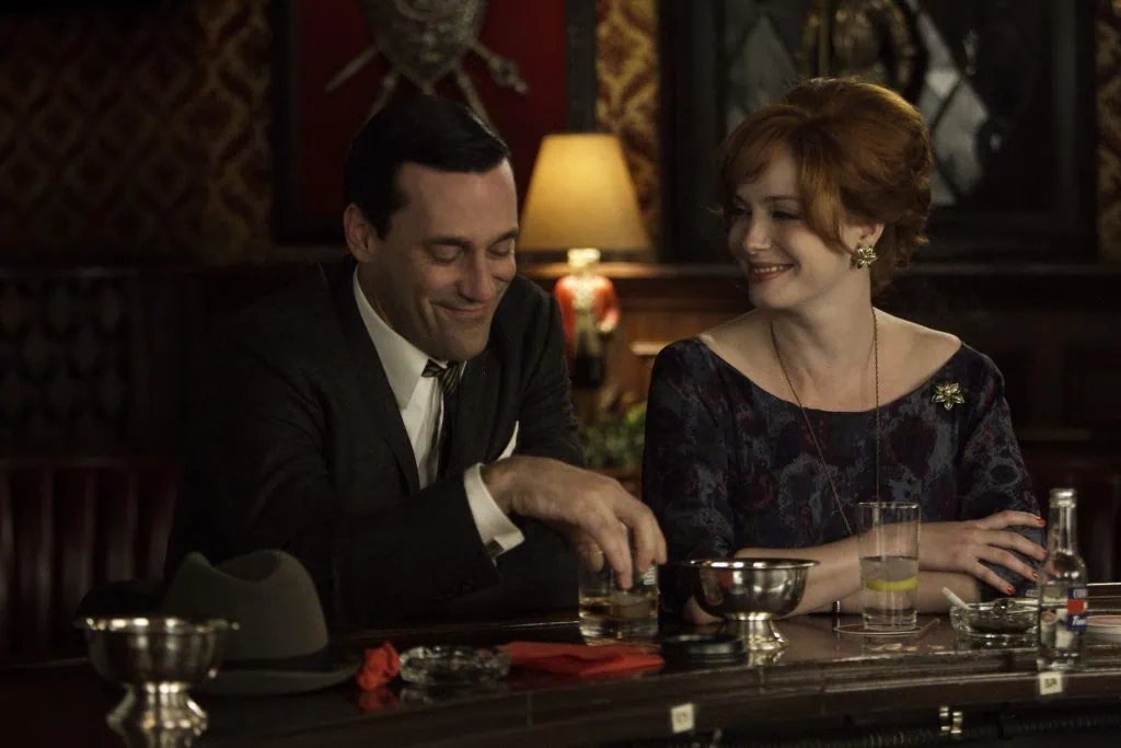 Os melhores filmes e séries de natal Don (jon hamm) e joan (christina hendricks) em mad men