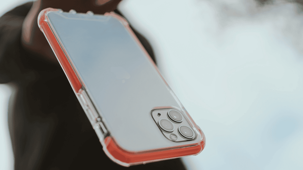 Hvordan beskytte elektronikk mot varme? Se tips og svar. Mobiltelefon med deksel