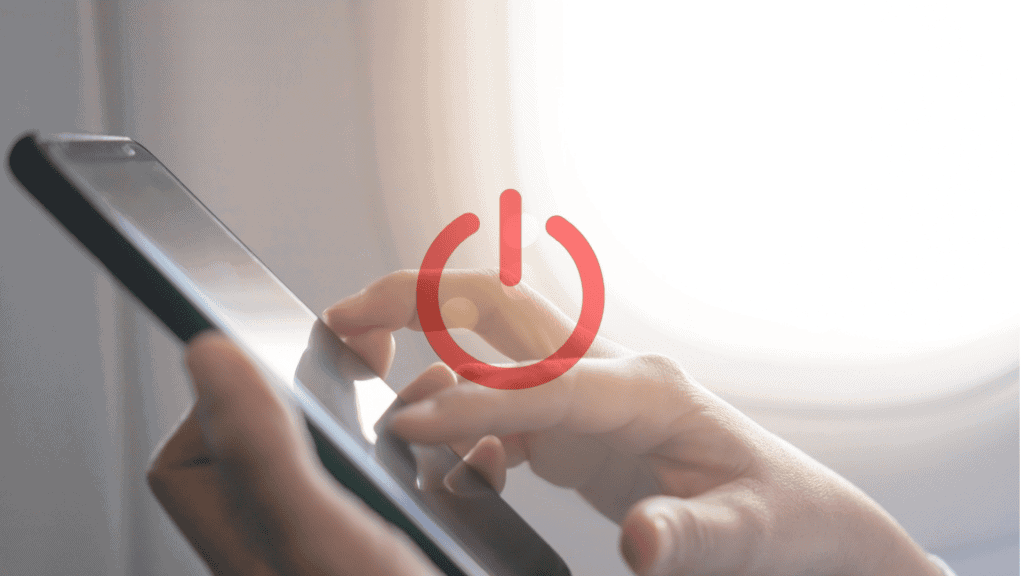 Hvordan beskytte elektronikk mot varme? Se tips og svar. Person som starter mobiltelefonen på nytt