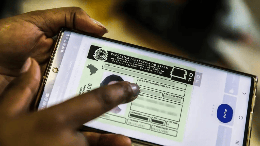 Hoe haal je een rijbewijs? Bekijk de informatie om te beginnen met autorijden. Digitaal rijbewijs