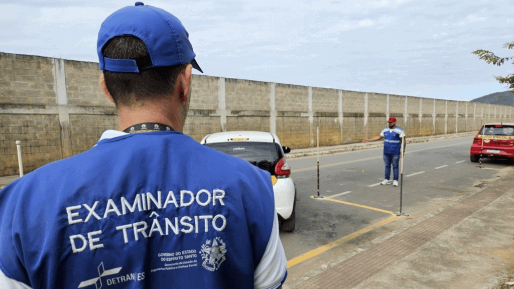 Hoe haal je een rijbewijs? Bekijk de informatie om te beginnen met autorijden. Tests om een rijbewijs te halen