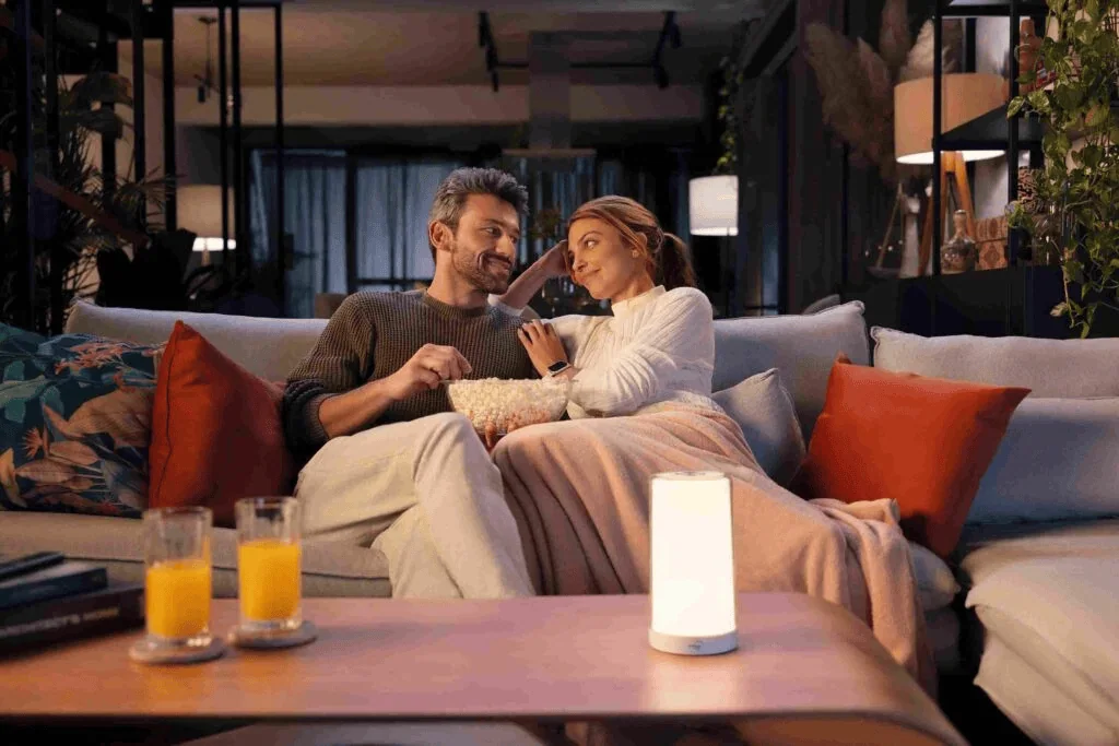 Loja iplace lança linha de casa conectada compatível com apple homekit, alexa, google e smartthings Luminária smart color