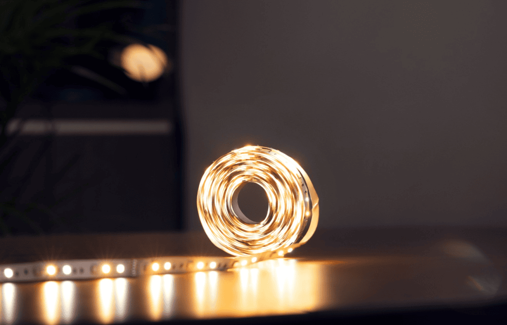 Loja iplace lança linha de casa conectada compatível com apple homekit, alexa, google e smartthings Fita led rgb 5 metros