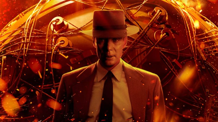 Cillian Murphy op een poster voor de film *Oppenheimer*, een van de beste films van de 21e eeuw.