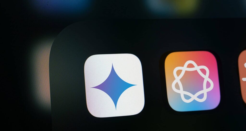 Nova siri com gemini chega em fevereiro Logo da siri e do google gemini