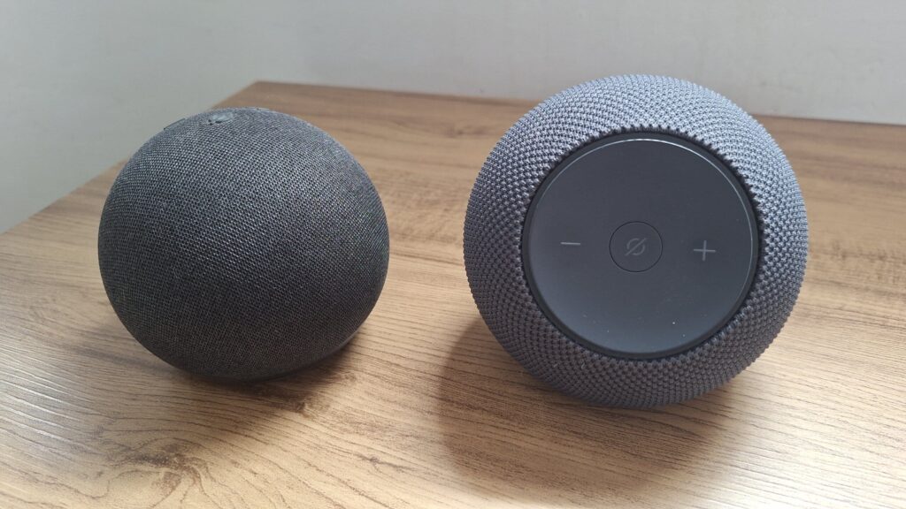 Echo dot 5 e echo dot max lado a lado