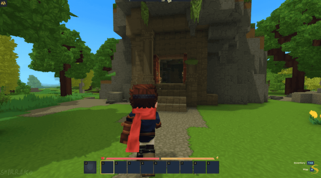 Personagem em frente a uma casa de pedra em hytale, com árvores ao redor.