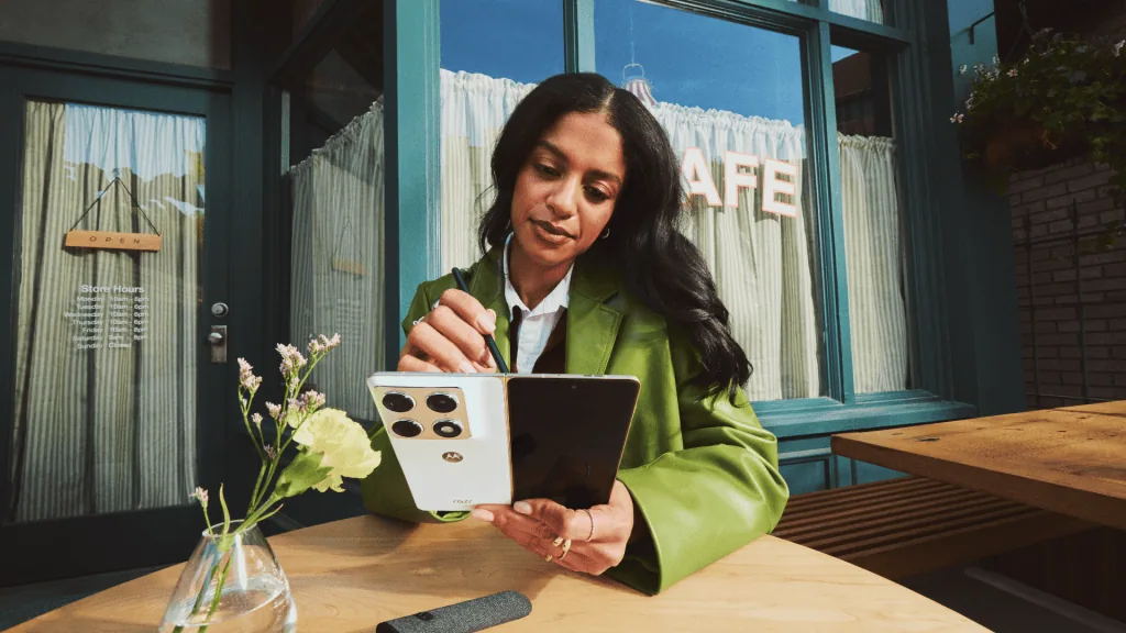 Ces 2026: motorola mostra dobrável razr fold, colar com ia, smartwatch e mais novidades! Motorola razr fold