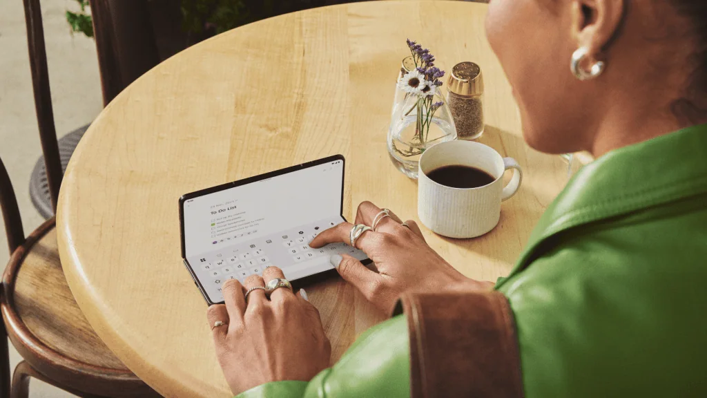 Ces 2026: motorola mostra dobrável razr fold, colar com ia, smartwatch e mais novidades! Motorola razr fold